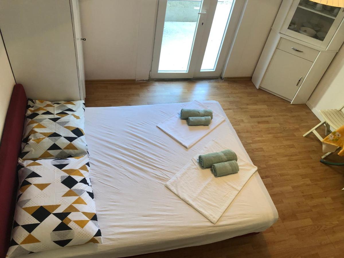 亚帕特曼尼格拉维尼公寓酒店 泽斯特拉格 外观 照片